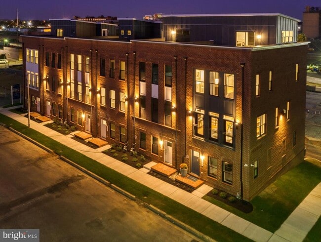 Building Photo - 917 Grundy St