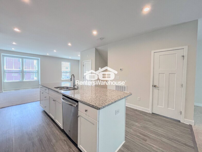 Building Photo - 930 Parley Pl