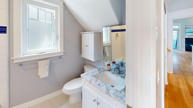 Building Photo - Spacious 3 Bed Coronado Home Available Unf...