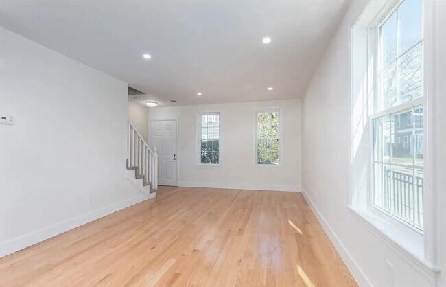 Building Photo - Secure This Beautiful Unit Today