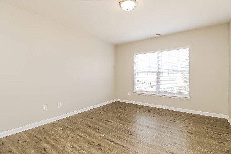 Building Photo - 1650 Southcross St