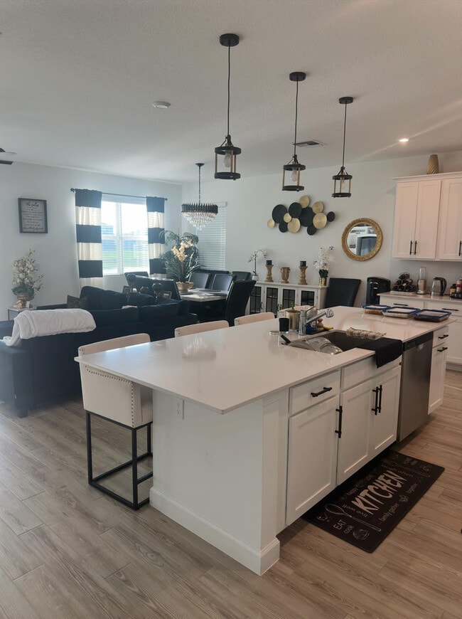 Building Photo - 10495 SW Orana Dr