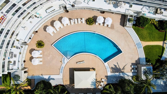 Building Photo - 2780 S Ocean Blvd