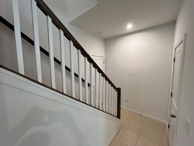 Building Photo - 9815 Walkway Dr