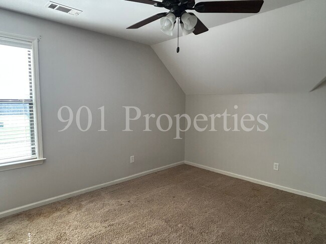 Building Photo - 14383 Buttercup Dr