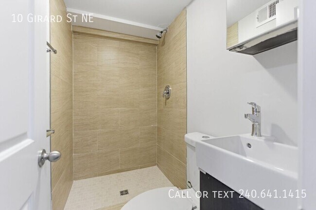 Building Photo - 10 Girard St NE