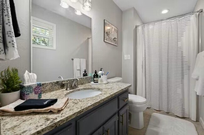 Building Photo - 15 Churchill Dr