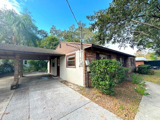 Primary Photo - 1502 W Country Club Dr