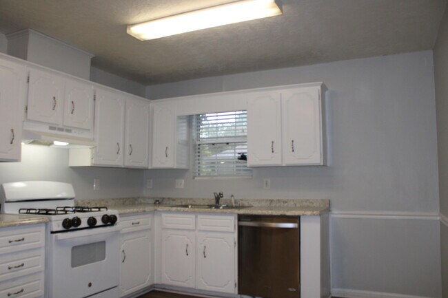 Building Photo - 810 S Willowick Dr