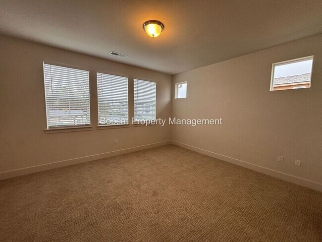 Building Photo - 1112 Little Ln