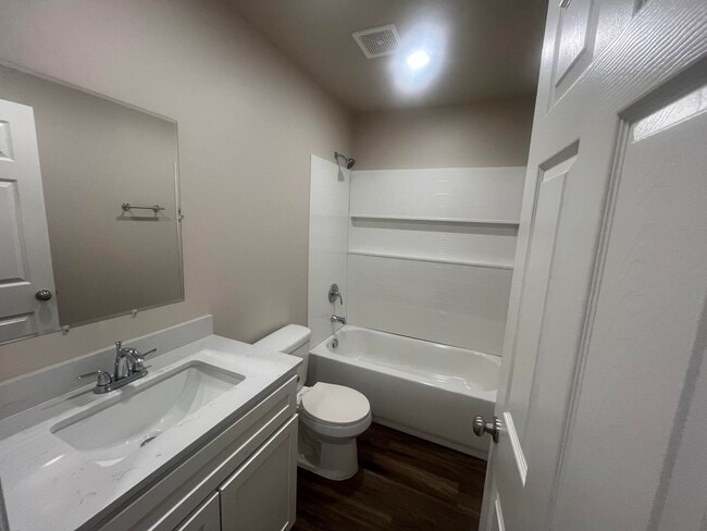 Building Photo - Stunning 3-Bedroom Home for Rent in Yukon,...