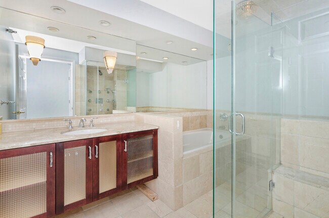Building Photo - 345 N La Salle Dr