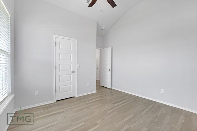 Building Photo - $1000 Move In Special! Lincoln: Your New H...