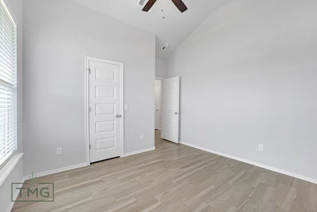 Building Photo - New Listing! Enclave at Parker Village!