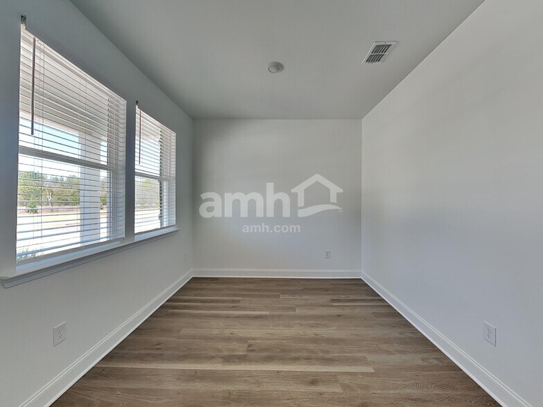 Building Photo - 955 Carnelian Ln