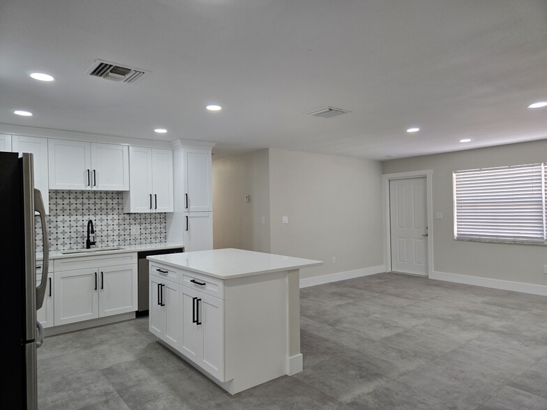 Kitchen/ living room - 266 W Shadyside Cir