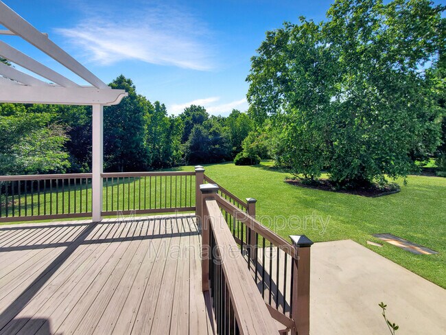 Building Photo - 15 Silverthorn Ct