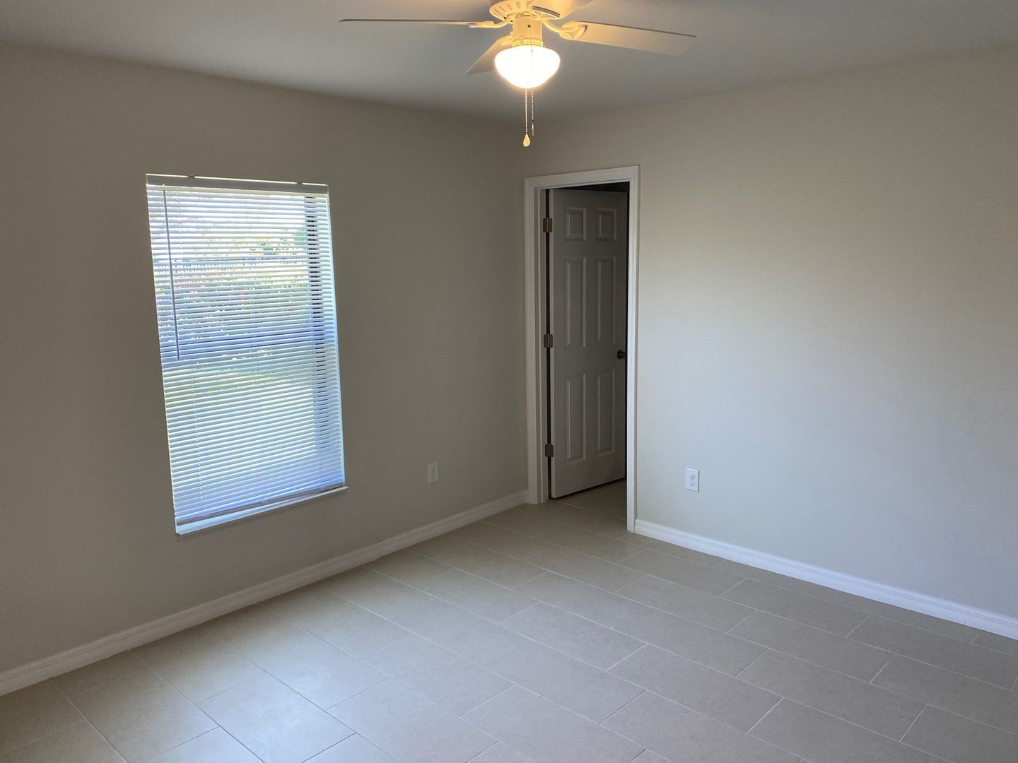 Building Photo - $250 move in special - 3 bedroom, 2 bath Duplex