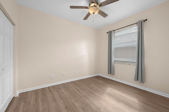 Building Photo - 6980 SE Twin Oaks Cir