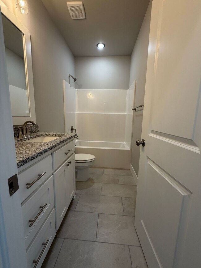 Building Photo - ***942 Seaborn Way***