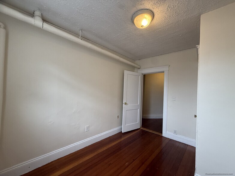 Building Photo - 528 Cambridge St