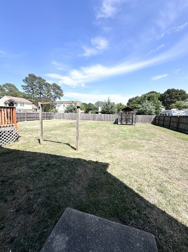Building Photo - Charming Updated Home in Prime Chesapeake Location – Spacious Layout & Modern Touches!