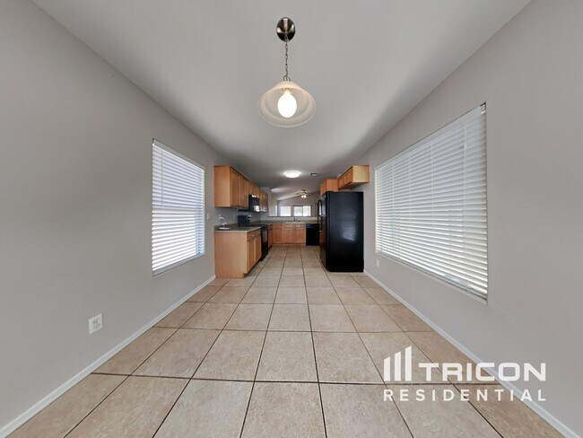 Building Photo - 15314 N 161st Dr