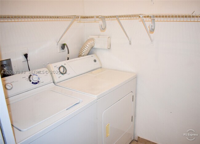 Building Photo - 11759 SW 117th Pl