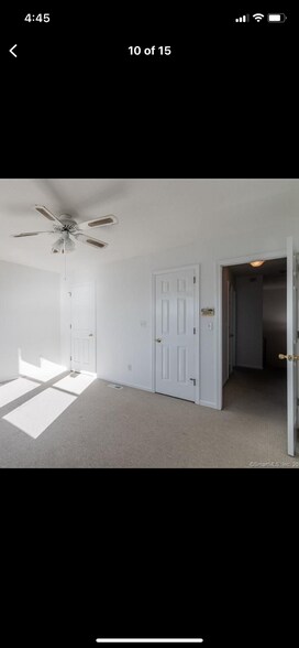 Building Photo - 72 Cosey Beach Ave