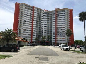 Building Photo - 1351 NE Miami Gardens Dr