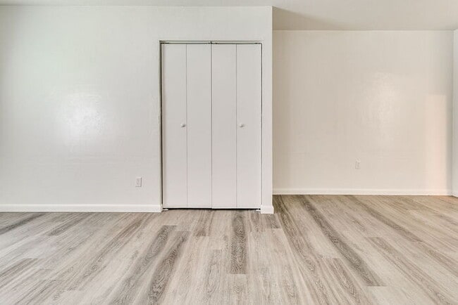 Building Photo - 2417 Becker Pl