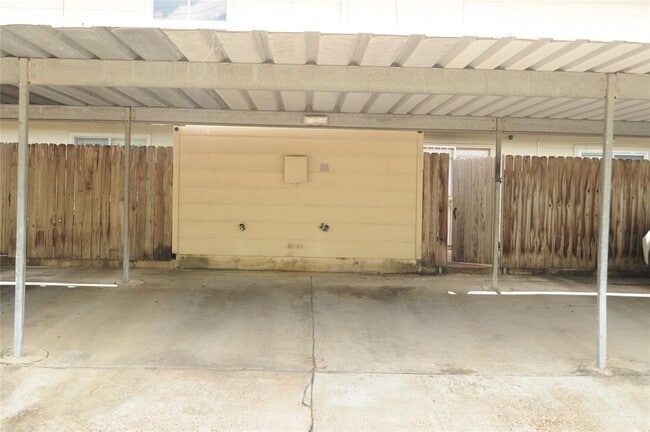 Building Photo - 8102 Amelia Rd