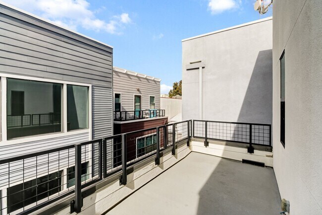 Building Photo - Move-In Special! Beautiful Alkali Flat Ren...