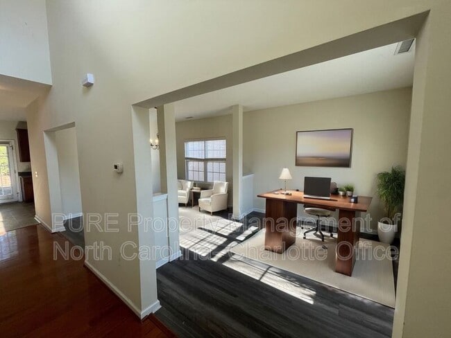 Building Photo - 705 Weeping Willow Dr