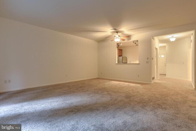 Building Photo - 712 Creekside Dr