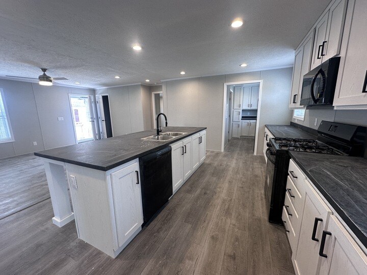 Building Photo - 29638 Danbury Ct