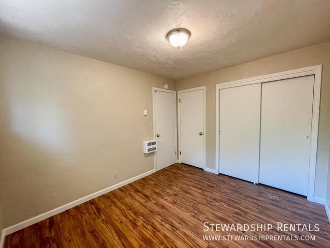 Building Photo - 2110 W 18th Ave