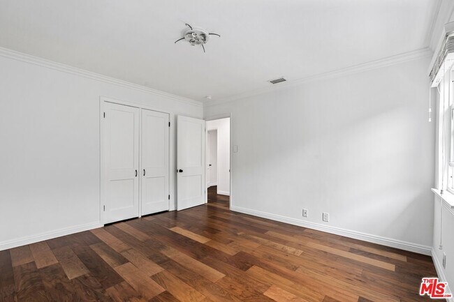 Building Photo - 3325 S Bentley Ave