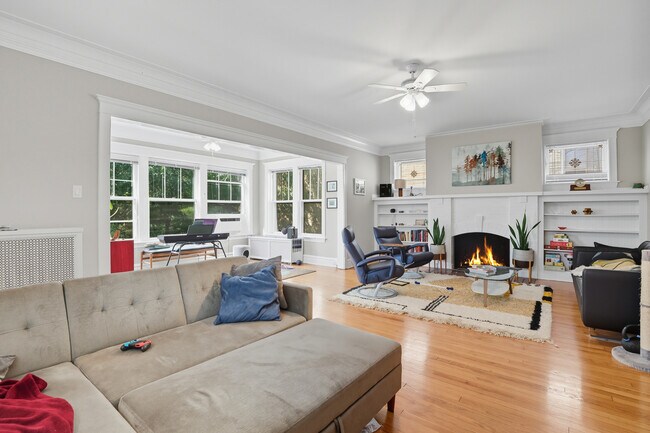 Building Photo - 935 Judson Ave