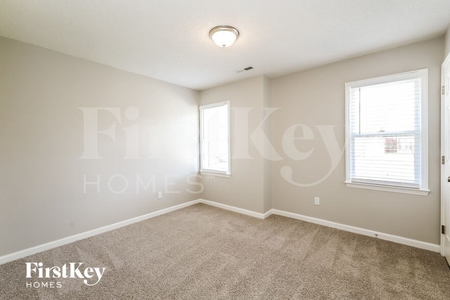 Building Photo - 4202 Hounds Run Dr