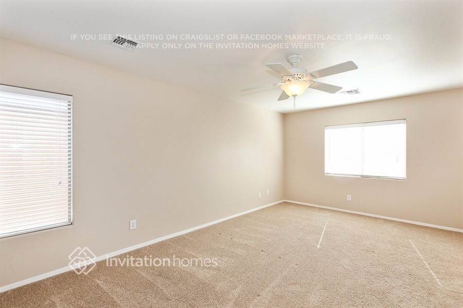 Building Photo - 3915 S Napa Ln