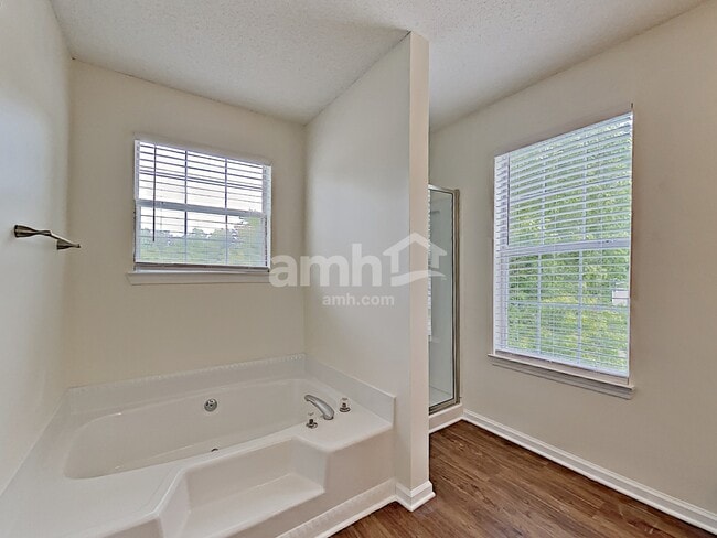 Building Photo - 7132 New Dale Rd