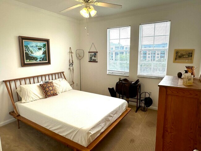 Building Photo - 533 NE 3rd Ave