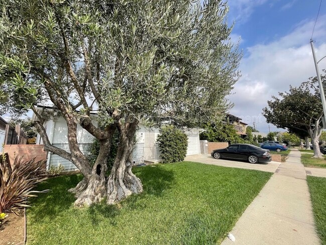 Building Photo - 3153 W 155th St