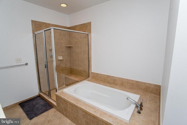 Building Photo - 523 Carson Terrace