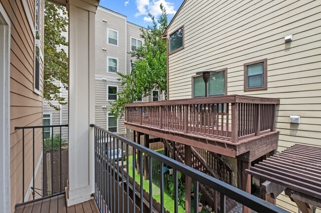 Building Photo - 5314 Schuler St