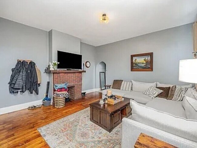 Building Photo - 907 Columbia St