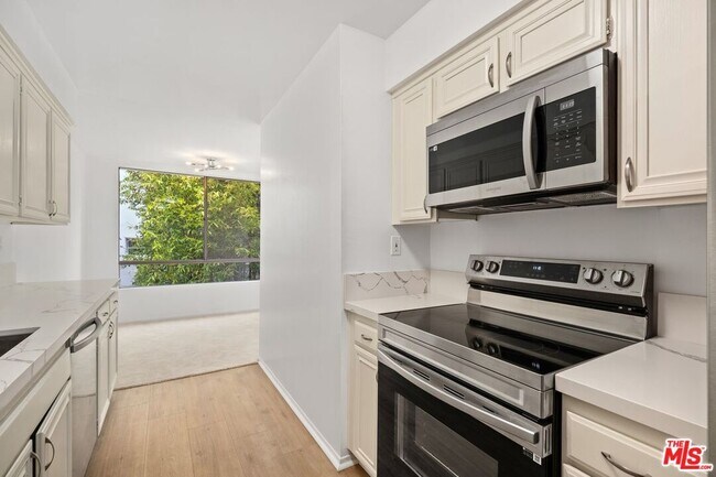 Building Photo - 1340 S Beverly Glen Blvd