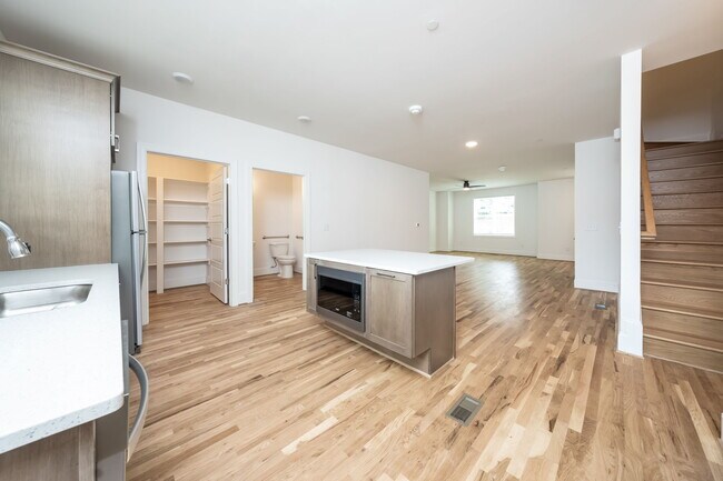 Building Photo - 3801 Lands End Ct