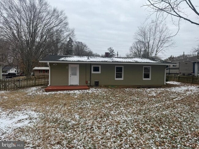 Building Photo - 108 McCormick St